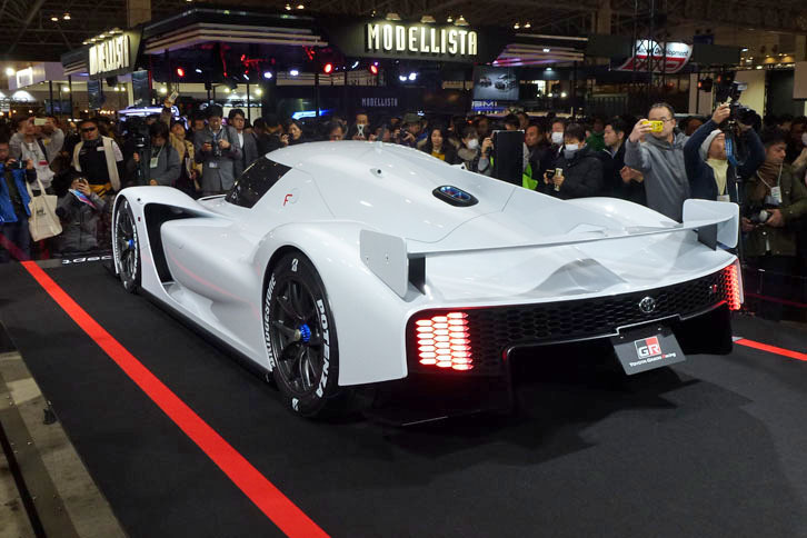 乗車定員は2人。ランニングシャシーの「テストカー」から判断するに、ハンドル位置は左を想定しているようだ。