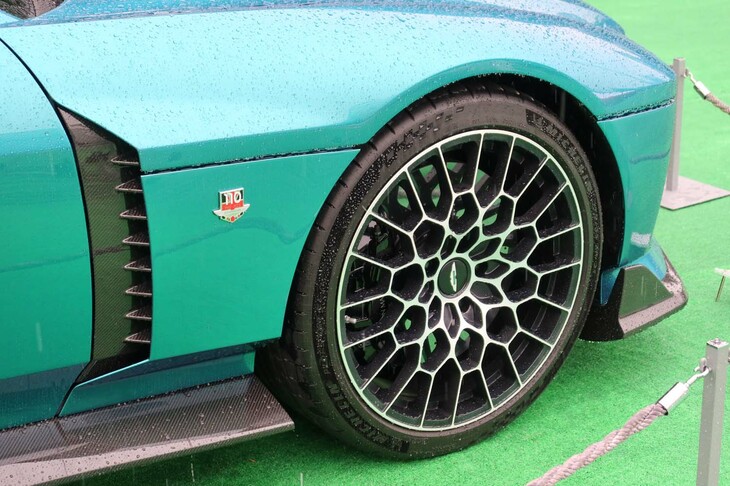 アストンマーティン・ヴァラー（フロントホイール）