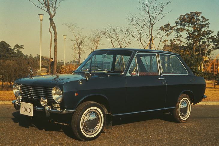 「カローラ」のライバルである「ダットサン・サニー」（初代）。両モデルの登場した1966年は、“マイカー元年”と呼ばれた。