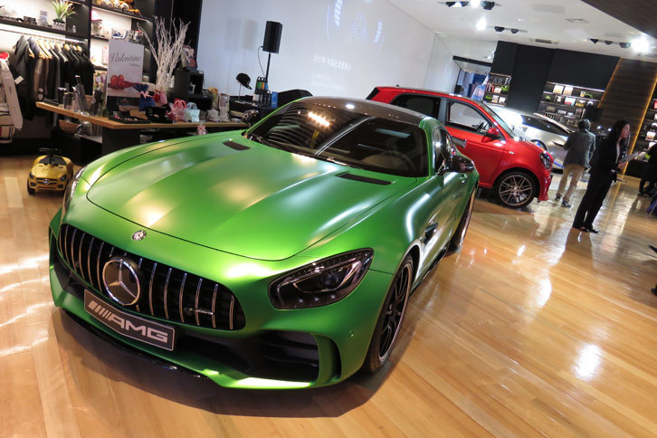 「メルセデス・ベンツ コネクション」に展示されていた「メルセデスAMG GT R」。