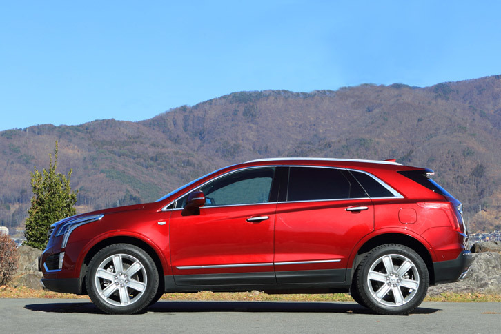 ボディーサイズは全長×全幅×全高＝4825×1915×1700mm。ホイールベースは2860mm。「SRXクロスオーバー」と比べると、全幅、全高はほぼそのままだが、全長は30mm短くなり、逆にホイールベースは50mm長くなった。