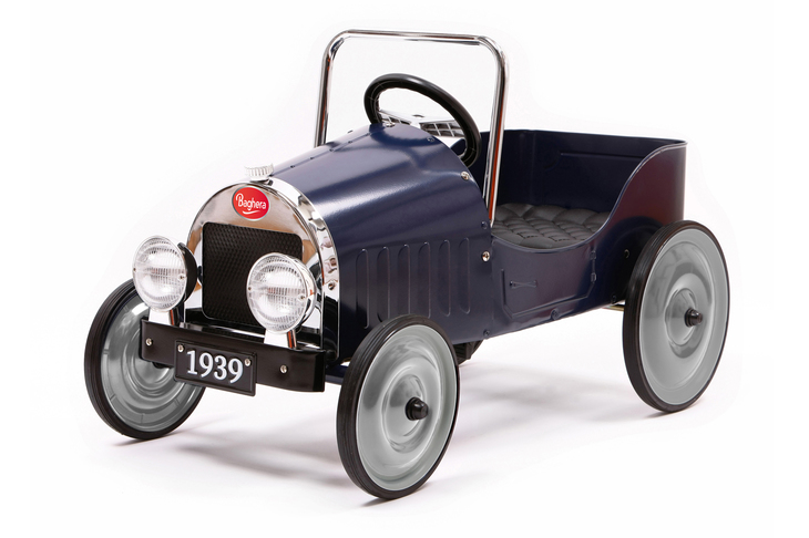 ブガッティ風の馬てい型グリルが際立つ「クラシック・ペダルカー・ブルー1933」。3万4560円