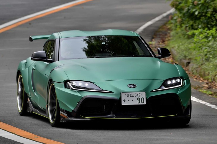 【TOM'Sスープラのスペック】
	ボディーサイズ：全長×全幅×全高＝4450×1950×1275mm／ホイールベース：2470mm／車重：1550kg（車検証記載値）／駆動方式：FR／エンジン：3リッター直6 DOHC 24バルブ ターボ／トランスミッション：8段AT／最高出力：460PS（338.3kW）/6800rpm／最大トルク：578.6N・m（59.0kgf・m）/3000rpm／
	タイヤ：（前）255/35R20 92Y／（後）275/30R20 97Y（ブリヂストン・ポテンザS007A）／燃費：--km/リッター／価格：1565万3000円
	
	【取材時の燃費データ】
	テスト距離：247.6km（市街地1：高速道路7：山岳路2）／使用燃料：25.0リッター（ハイオクガソリン）／参考燃費：9.9km/リッター（満タン法）／9.6km/リッター（車載燃費計計測値）