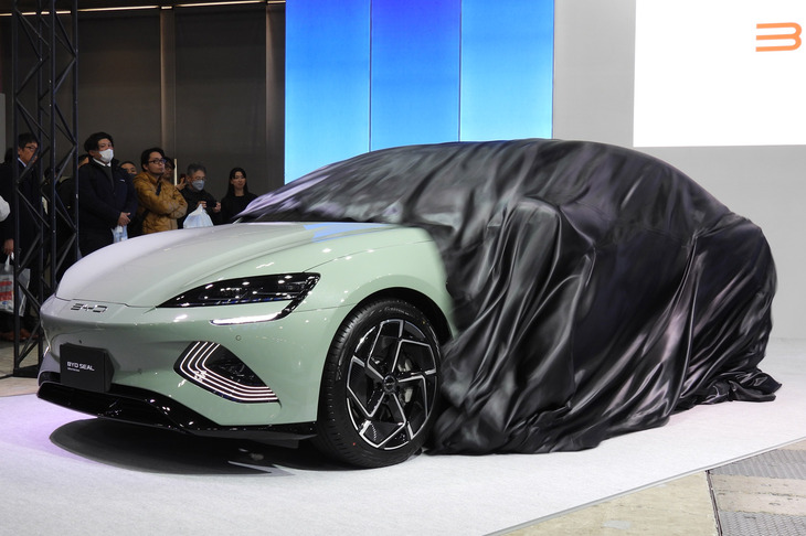 アンベールされる「シール エディション ペールグリーン」。