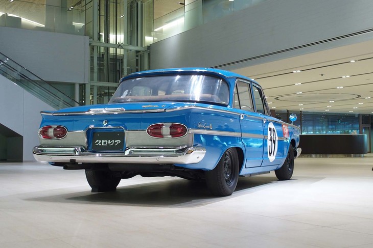 レストア作業を行う車両は、レースに出場して優勝したマシンではなく、後に展示用として39号車を模して作られたレプリカである。