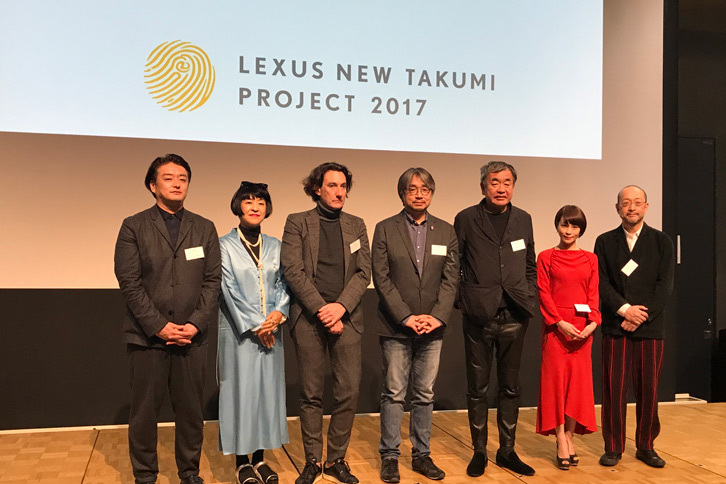 2016年度に引き続き、スーパーバイザーを務めるプロデューサーの小山薫堂さん（中央）とサポートメンバーの皆さん。