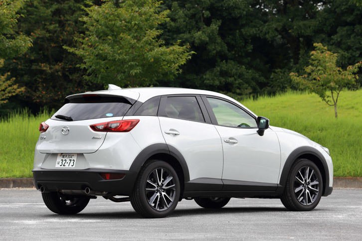 マツダのSUVラインナップのなかでも最小のモデルとなる「CX-3」。当初はディーゼル車だけの設定だったが、2017年7月にガソリン車も発売された。