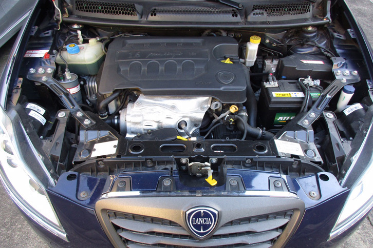 「ランチア・デルタ」の1.6マルチジェットエンジン。