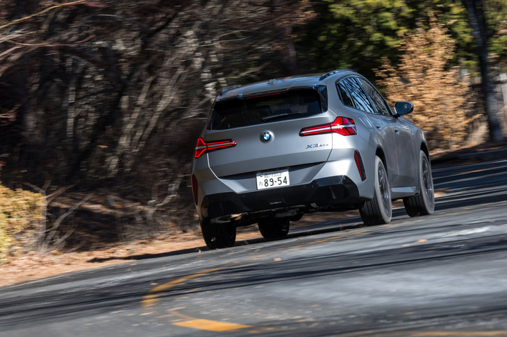 マイルドハイブリッドの2リッターディーゼルターボエンジンは最高出力197PS、最大トルク400N・mを発生する。