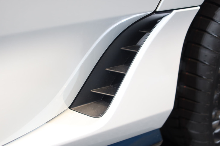 ホンダ・プレリュード（フロントホイール後方のエアアウトレット）