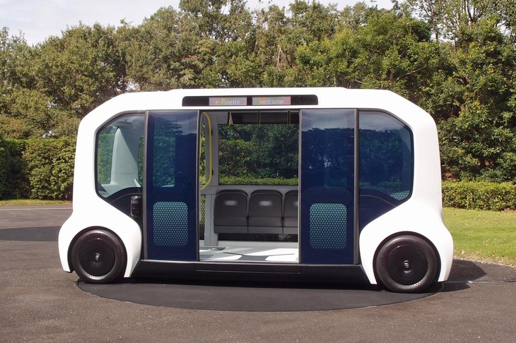 こちらはトヨタが開発した「eパレット（東京2020オリンピック・パラリンピック仕様）」。同社が専用開発した自動運転システムが採用されており、2020年に開催されるオリンピック・パラリンピックでは、選手村で自動運転にて運行される。