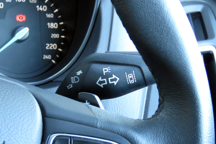 「フォード・フォーカス」のウインカーレバー。