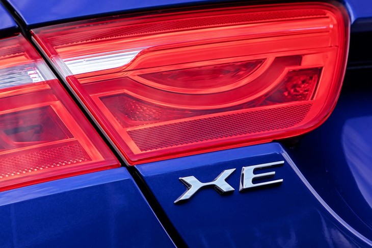 ジャガーXE 2.0プレステージ