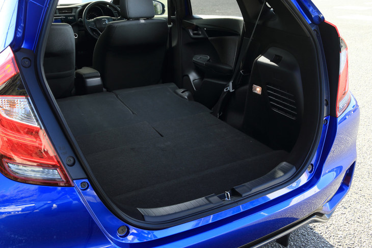 ホンダ・フィット ハイブリッド・S Honda SENSING（ラゲッジルーム）