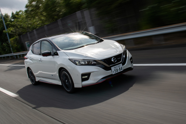 走行モードの組み合わせ次第で、さまざまな走りが楽しめるのも「リーフNISMO」の魅力だ。