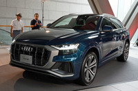 ブランド初のクーペスタイルSUVにして新たな旗艦SUV　アウディの新型車「Q8」が日本デビューの画像