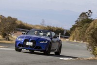 ワインディングロードにおける「M4カブリオレ コンペティション M xDrive」は、驚くほどシャープなハンドリングをみせる。
