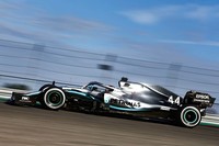 リーマンショックの影響を理由に、ホンダは2008年シーズン後にF1撤退を表明、第3期は突如終焉（しゅうえん）を迎えた。チームは解散されず、ホンダの代表だったロス・ブラウンが引き取るかたちで「ブラウンGP」発足。2009年にジェンソン・バトンとともにダブルタイトルを獲得した後、2010年にドイツの巨人、メルセデスに買収された。ターボハイブリッド規定下で無敵を誇るメルセデス（写真）の元をたどれば、成功なきままF1に別れを告げたホンダにたどり着く。歴史の皮肉である。（写真：Mercedes）