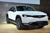 マツダ初の100％電気自動車「MX-30」も2020年内に発売予定。