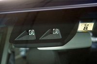 機能面でのトピックは、運転支援システムに最新の「スマートアシストIII」が採用されたことで、自動緊急ブレーキが歩行者にも対応するなど、既存のシステムから機能が大幅に強化されている。