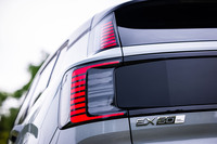 日本に導入される「EX30クロスカントリー」は、前後2基のモーターで4WDを実現する「ウルトラ ツインモーター パフォーマンス」グレードの1モデル。車両本体価格は649万円。