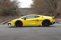 ボディーサイズは全長×全幅×全高＝4706×1996×1201mm。「ウラカン」よりもボディーの全長が140mmほど伸びたほか、全高も40mmほど高くなっている。