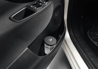 使用済みカップと廃カプセル用のゴミ箱も付属していた。