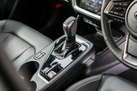 トランスミッションはスバル車ではおなじみのチェーン式CVT「リニアトロニック」。8段の疑似的な有段変速もできる。