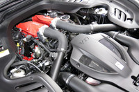 最高出力610ps、最大トルク77.5kgmを発生する、3.9リッターV8ツインターボエンジン。