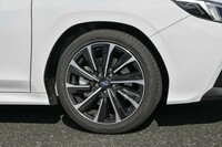 ホイールのサイズは「レヴォーグ」のなかで最も大きな18インチ。試乗車にはヨコハマの「ブルーアースGT」タイヤが組み合わされていた。