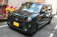 友人Aが購入した「ホンダN-ONE」。左上のボケは心霊現象ではなく、記者の指が写り込んでいるだけなのでご心配なく。