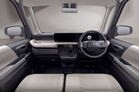 新型「eKスペース」のインストゥルメントパネル。