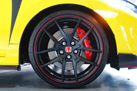 BBS製の鍛造アルミホイール。一本当たり2.5kgの軽量化を実現している。