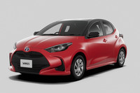 毒虫顔の「ヤリス」。