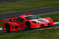 GT300クラスで優勝したNo.43 ARTAガライヤ（新田守男/高木真一組）。