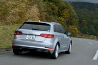 エンジンとモーターを併用するハイブリッドモードにおける「アウディA3スポーツバックe-tron」の0-100km/h加速タイムは7.6秒。最高速度は222km/hと公表される。