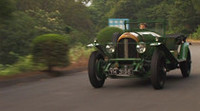 小林彰太郎名誉編集長による1927年の「ベントレー4 1/2 Liter」試乗ムービーも収録されています。