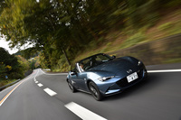 「RS」の足まわりは、よりリニアなコントロール性と、ダイレクトでレスポンスに優れたドライブフィール、高い接地性からくる安心感などを重視して開発された。