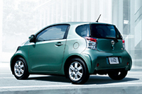 クルマはここまで小さくなれる！「トヨタiQ」デビューの画像