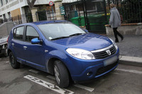 パリにて。最近「ロガン」を追うように増えてきた「サンデロ」。