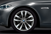 BMW 5シリーズに160台限定の特別仕様車の画像