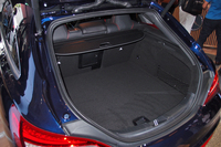 「CLA250シュポルト 4MATIC シューティングブレーク」の荷室。容量は495～1354リッター。