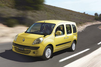 「ルノー・カングー ナビライン」。ボディーカラーはジョン アグリュム。