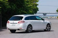 
	流麗なフォルムが美しい「508SW GT BlueHDi」のリアビュー。
	