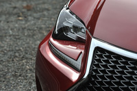 L字型の光源が3つ並ぶ「3眼フルLEDヘッドランプ」。LED式のウインカーとのセットオプションとして用意される。