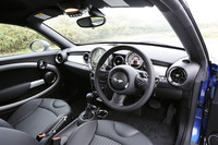 インパネはハッチバックとほぼ同じ印象。