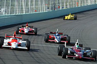 高木虎之介（手前右）は、4位でフィニッシュ。幸先よいスタートを切った。