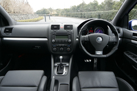 フォルクスワーゲン・ゴルフR32 3ドア（4WD/6MT）／5ドア（4WD/2ペダル6MT）【試乗記】の画像