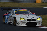 
	No.7 Studie BMW M6（ヨルグ・ミューラー／荒 聖治）。昨年の「Z4」に代わる新たなマシンで、クラス3位の座をもぎとった。
	