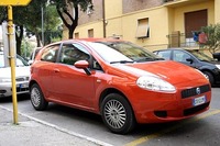 日本にも上陸したグランデ・プントは、イタリアの街中で存在感を増している。